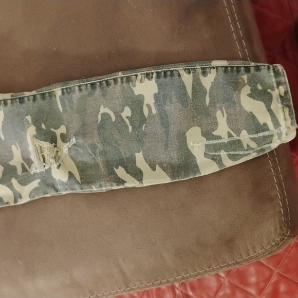 Kut From The Kloth Distressed Camouflage Jeans - Picture 3 of 12